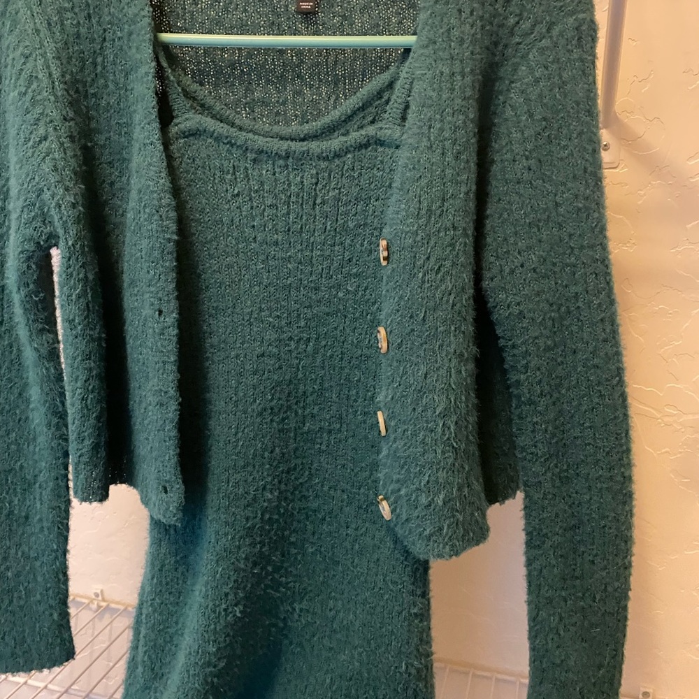 Green Girls (10/12) Large dress. Perfect for any occasion. Comes with jacket